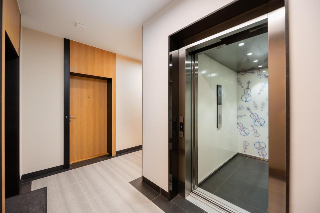 Zoliborz Obsidian Apartment Варшава Экстерьер фото